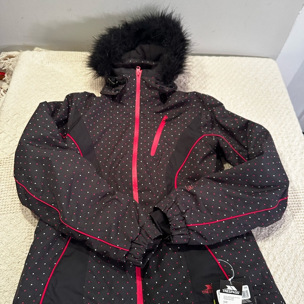 NWOT Trespass Technical Performance TP75 Jacket - Picture 4 of 16